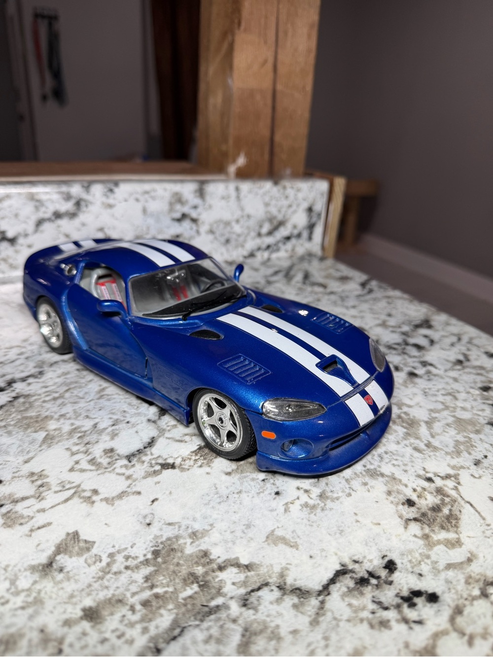 Maisto Dodge Viper GTS 1:18 Special Edition Blue White Stripes Model Car